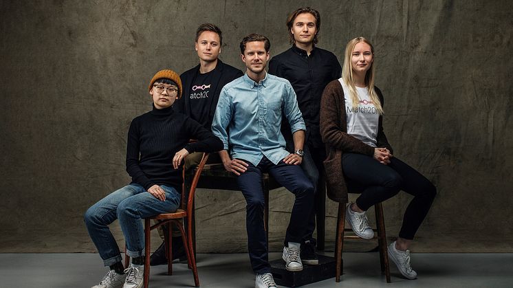 Match2one-gänget. Stående: Ted Sahlström, Mosse Sahlström. Sittande: Hong Yu, Mikael Kreuger och Helena Stening. Foto: Photographer Charlie Bennett.