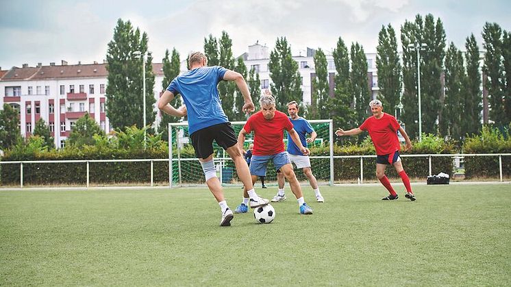 Kann Gesundheitsfußball Patienten nach Herzinfarkt oder mit koronarer Herzkrankheit dauherhaft zu mehr regelmäßiger Bewegung anspornen?