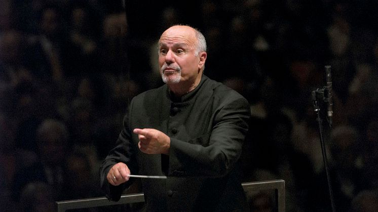 Dirigentgigant gästar Kungliga Filharmonikerna