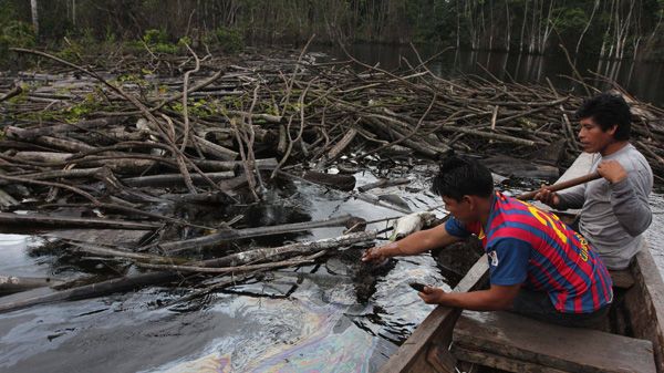 Oprindelige folk kæmper mod stort olieudslip i peruviansk Amazonas 