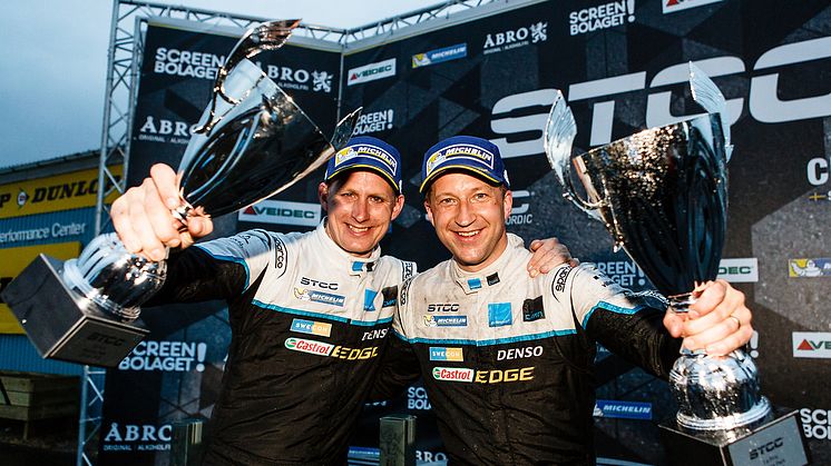 Teamkamrater hos Polestar Cyan Racing – titelrivaler på banan.