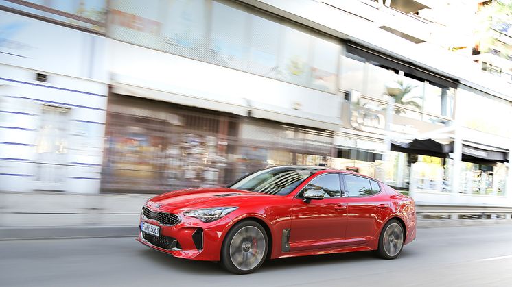 Den nye KIA Stinger fastback sportssedan og den kompakte crossover KIA Stonic opnår begge de maksimale 5 stjerner for kollisionssikkerhed i Euro NCAP-testen