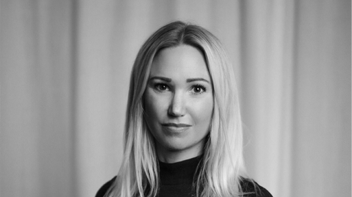 Malena Kirs medverkar i novellsamlingen Kära Mamma med novellen Vägskäl.