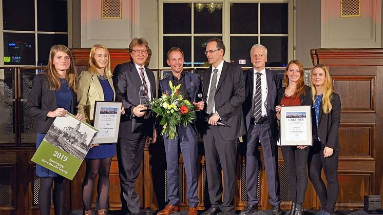 Die Preisträger: Prof. Andreas Schulz (3.v.l.) für das Gewandhausorchester und Dr. Michael Maul (4.v.l.), Intendant des Bachfestes Leipzig, erhielten den Leipziger Tourismuspreis 2018, überreicht von Volker Bremer (LTM GmbH)