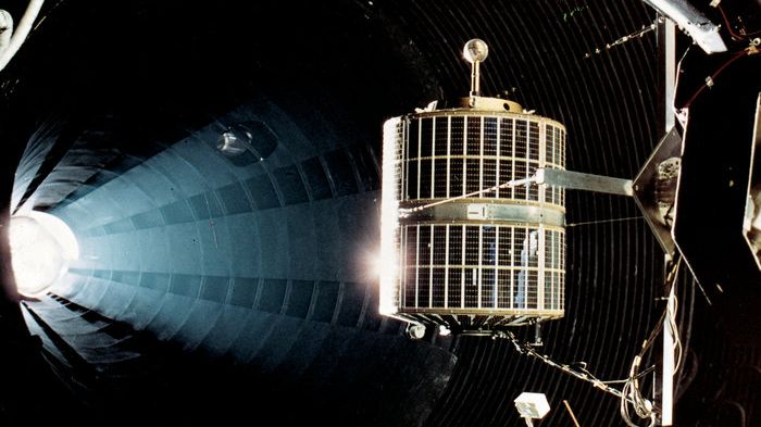 ESRO-1A testas vid rymdtekniska anläggningen ESTEC i Holland 1968. Foto: ESA