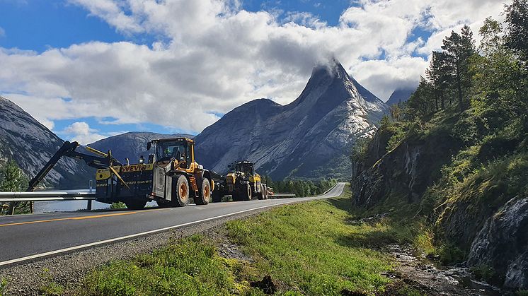 Från och med 1 september tar Svevia Norge AS över som vägentreprenör för driftområde Helgelandskusten. Foto Adrian Johnsen
