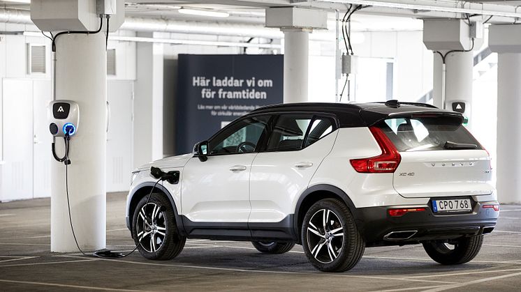 Volvo Cars and BatteryLoop use solar power