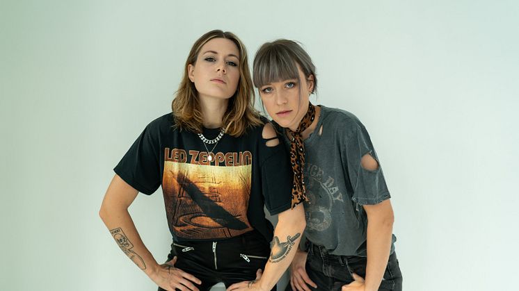 LARKIN POE TIL ROCKEFELLER!