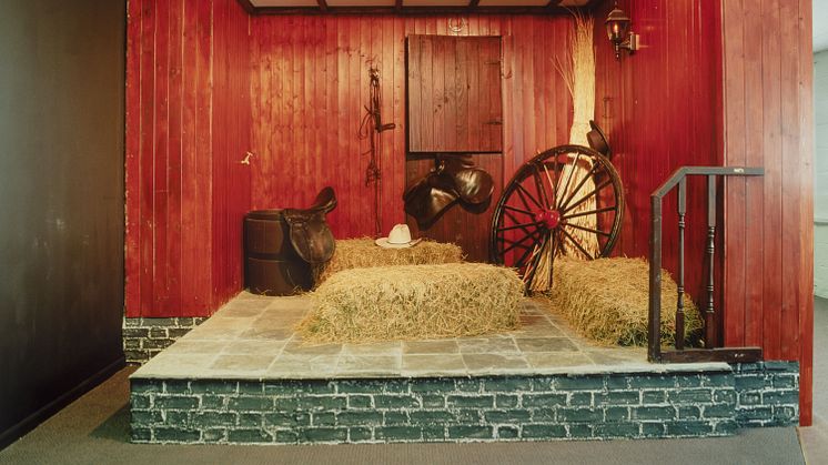 © Bridget Smith, Glamour Studio (Stable), 1999, Museum der bildenden Künste Leipzig