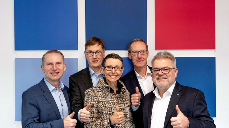 Hermann Ballé (CEO TIMETOACT GROUP), Frank Fuchs (CEO TIMETOACT GROUP), Heidi Schmidt (CEO PKS Software GmbH), Roland Zurawka (CEO PKS Software GmbH) and Felix Binsack (CEO TIMETOACT GROUP) (from left to right). Copyright TIMETOACT GROUP GmbH