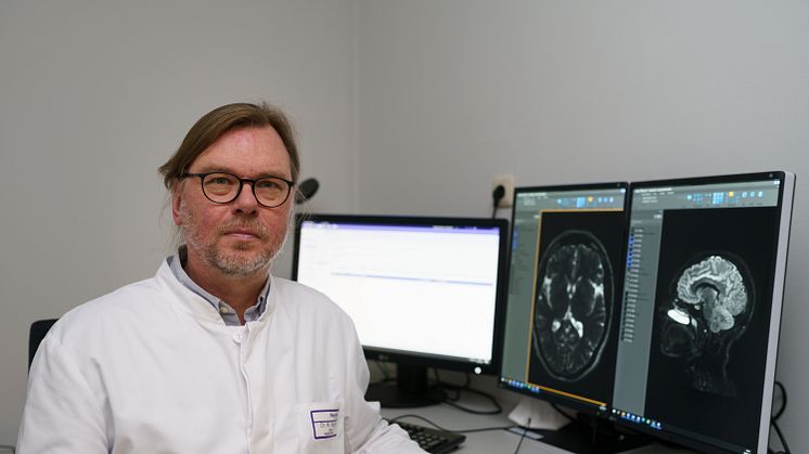 Dr. Martin Hoppe hat für seine Tätigkeit in der Hephata-Klinik einen Posten als Chefarzt aufgegeben, weil er gerne Radiologie mit klinischer Medizin verbinden will. 