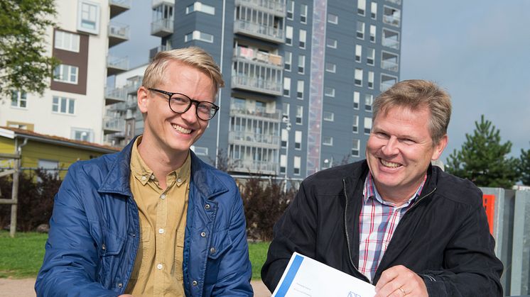 Martin Jansson energispecialist NCC och Anders Malmberg certifierad energiexpert Wikström (Foto: Johanna Asplund)
