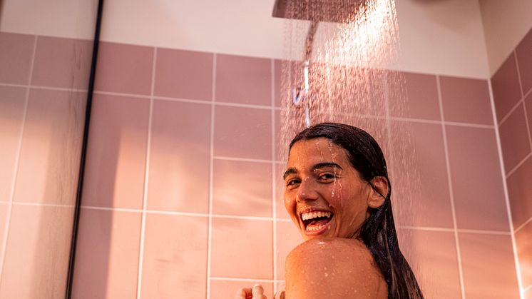Brusebadet er stedet, hvor du kan få ny energi. Den nye kampagne #AllMyFeels fra hansgrohe visualiserer forskellige udfordringer i hverdagen og beskriver, hvordan bruseren kan give mere energi.