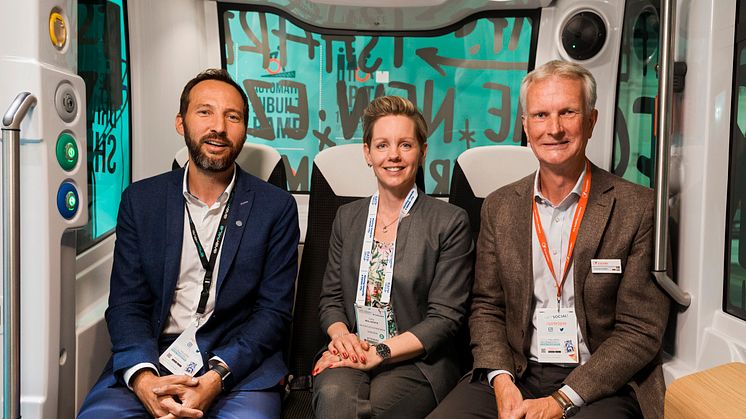 Från vänster till höger: Xavier Salort, Head of Sales, EasyMile; Sofia Malander, vd Östgötatrafiken och Gunnar Schön, vd Transdev Sverige AB