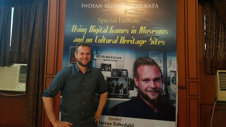 Marcus Toftedahl, adjunkt och i medier, estetik och berättande Högskolan i Skövde, hade en öppen föreläsning på Indian Museum of Kolkata. Där visade han de projekt som Högskolan gjort tillsammans med svenska museer som Karlsborgs fästning.