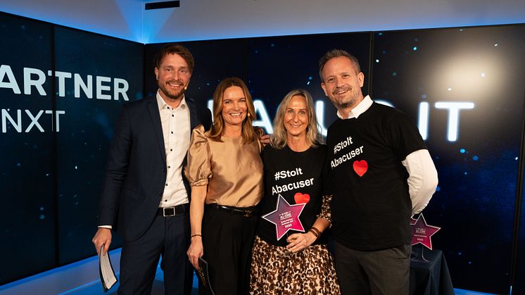 F.v.: Øyvind Larsen, Direktør i Visma Software Norge, Julie Grønlund, Director of Customer Success i Visma Software Norge, Bente Jørgensen og Sven R. Nilsen i Abacus IT