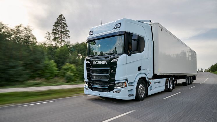 Scanias tilbud av batterielektriske kjøretøy vokser raskt. Nå starter produksjonen av regionale ellastebiler. Med introduksjonen av nye og oppdaterte løsninger har stadig flere lastebilkunder muligheten til å kjøre elektrifiserte lastebiler.