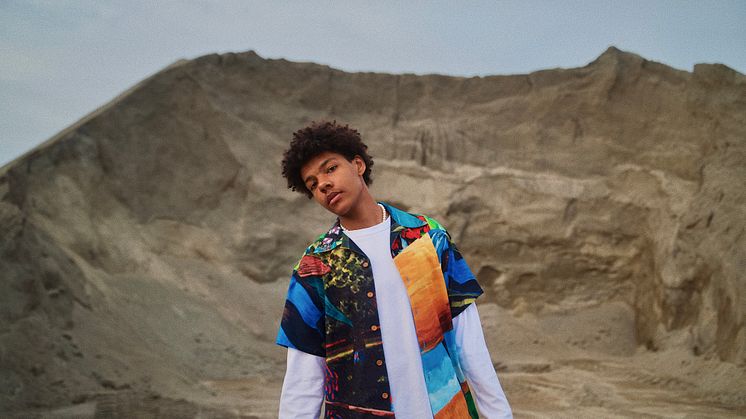 Makosir signerer med Warner Music Norway og gir ut singelen «Ligger bak»