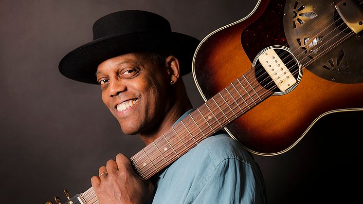 Bluesmannen och legenden Eric Bibb spelar i Musikriket, 4–10 februari 2019. Foto Iza Boëthius.