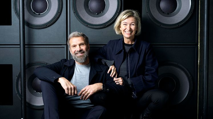 Henrik og Louise Obel foran Dolby Atmos højttalere i BIG BIO i Nordhavn