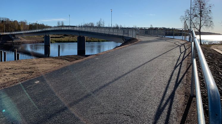 Den nya gång- och cykelbron över Frykensundet i Sunne invigs onsdag 3 november kl 13.