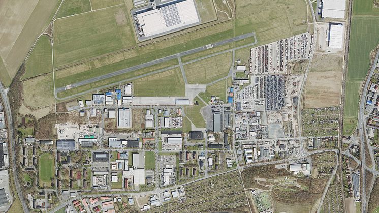 Luftbild des Gewerbegebiets Hildesheim Nord. Die Tiefbauarbeiten für das reine Glasfasernetz sind  gestartet. (Geobasisdaten © Stadt Hildesheim)