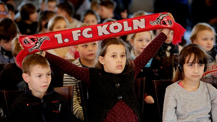 Toni Schumacher stellt das erste barrierefreie Kinderbuch Deutschlands im RheinenergieSTADION vor