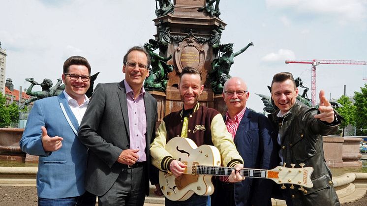 Sie freuen sich auf das „Leipziger Stadtfest 2017“: Leipzigs beliebte Band „Firebirds“ sowie Volker Bremer (LTM GmbH, 2. v.l.) und Bernd Hochmuth (Stadtfest-Gesamtorganisator (2. v.r.)