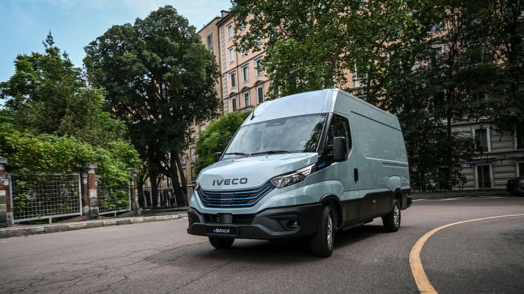 IVECO stöder sina kunder på vägen mot elektrisk mobilitet med sina serier IVECO S-eWay och eDaily