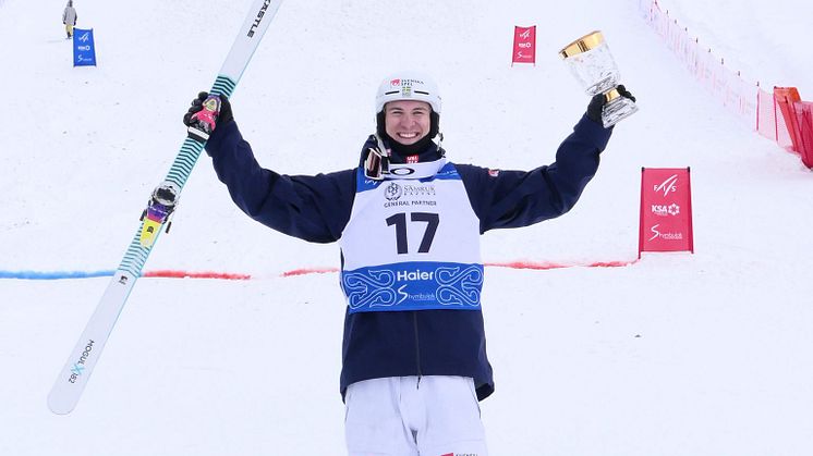 Filip Gravenfors med utmärkelsen Rookie of the year. Foto: Ludvig Fjällström.