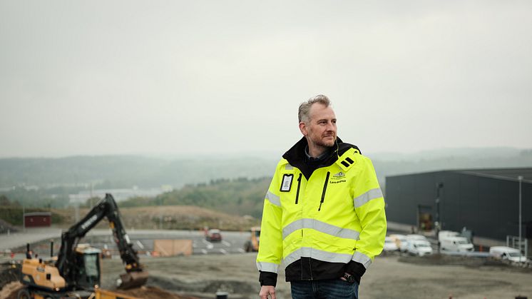 Ytterbyggs projektör Lars-Magnus Johansson blickar ut över Rollsbo Västerhöjd