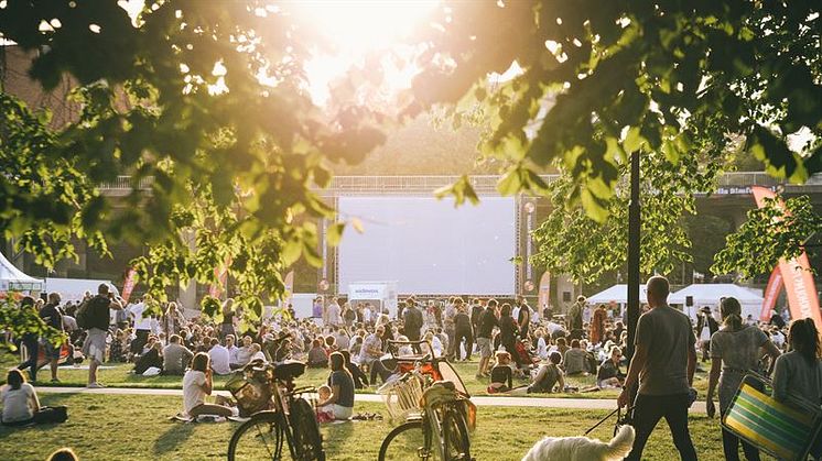 Stockholm filmfestivals Sommarbio utökar med liveartister och Skansens Jonas Wahlström som inviger