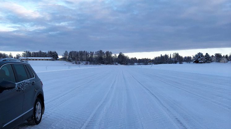 Isvägen liggande