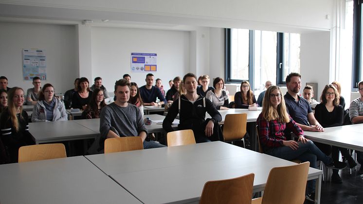 Teilnehmerinnen und Teilnehmer gemeinsam mit dem Team des Netzwerks Studienorientierung Brandenburg. © TH Wildau / Bernd Schlütter