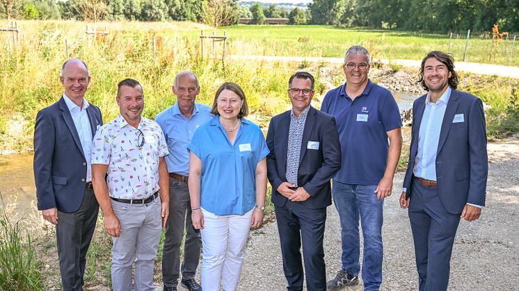 Freuten sich über die Inbetriebnahme der neuen Fischwanderhilfe: Dr. Dietrich Gemmel, Günther Ruck, Dr. Oliver Born, Claudia Marb, Jürgen Sorré, Christian Beer, Michael Bohlinger (v.l.n.r.)