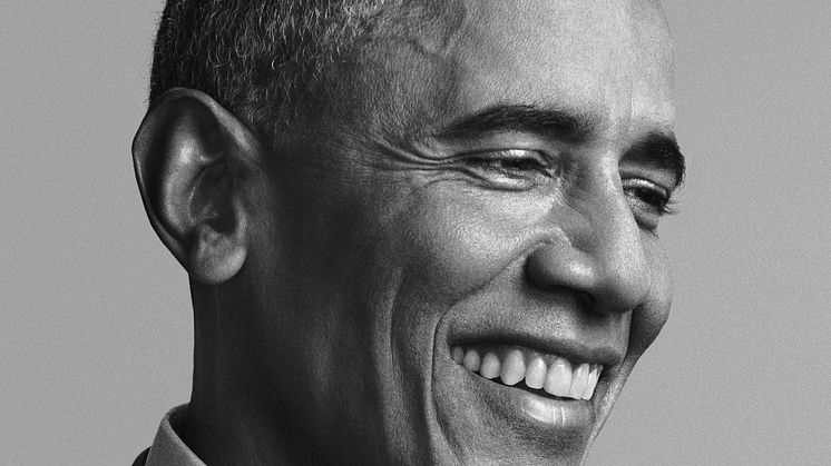 Barack Obamas Et lovet land er uvanlig intim og selvgranskende, påpeker anmelderne. Boken selger mer enn noen andre presidentmemoarer og salgstallene er rekord for forleggeren Penguin Random House