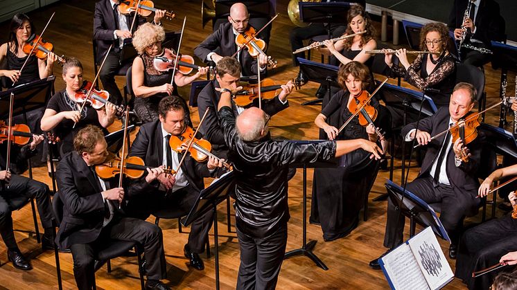 Christian Lindberg leder sin Israel NK Orchestra i ett spännande program på lördag. 