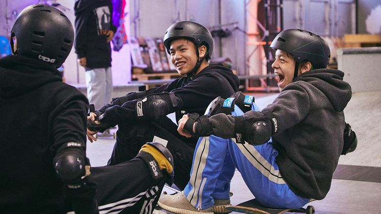 Jugendliche beim Skate-Workshop von NO LIMITS! in der Skateschule München