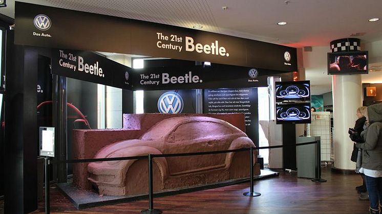 Fullskalig lermodell av nya Volkswagen Beetle formas på SF Bio