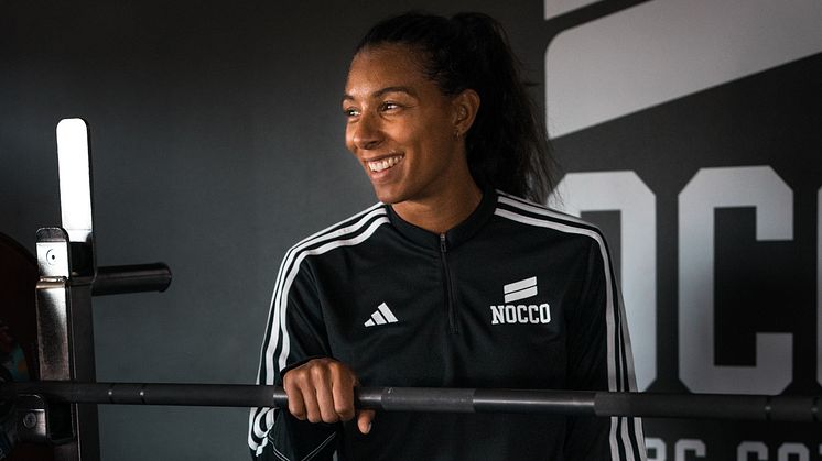 NOCCO stöttar handbollsstjärnan Jamina Roberts inför IHF Women's Handball World Championship 2023, som NOCCO även är officiell dryckespartner till.