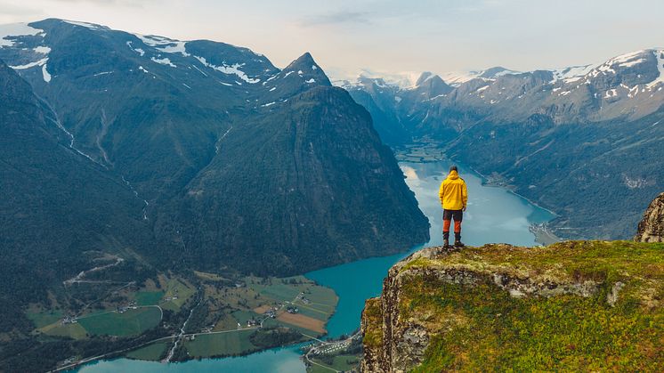 En vandretur til Klovane i Oldedalen om høsten er en opplevelse med sterke kontraster og farger. Foto: Ruben Soltvedt.