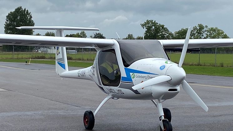 Rickard Carlsson från Aeroklubben i Göteborg landar första elflygplanet på Ängelholm Helsingborg Airport 