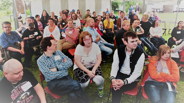 Folk som lyssnar på seminarium i Almedalen, arkivbild