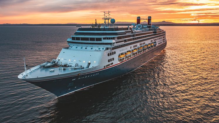 Borealis at sea at sunset (1)