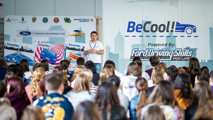 Ford România lansează în liceele clujene programul de conducere preventiva “BeCool – Gândește înainte” powered by Ford Driving Skills for Life