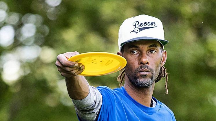 Philo Brathwaite, ett av discgolfens absoluta toppnamn, kommer till Järva tisdag 13 juli 2021.