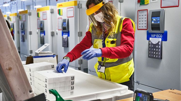 Transporting the vaccines and maintaining the cold chain are a particular challenge. Here, a DHL employee prepares the temporary storage at minus 70 degrees Celsius in special freezers.