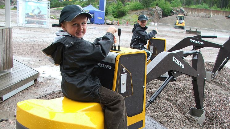 Volvo lanserar eldriven grävmaskin på Swecondagarna 2009