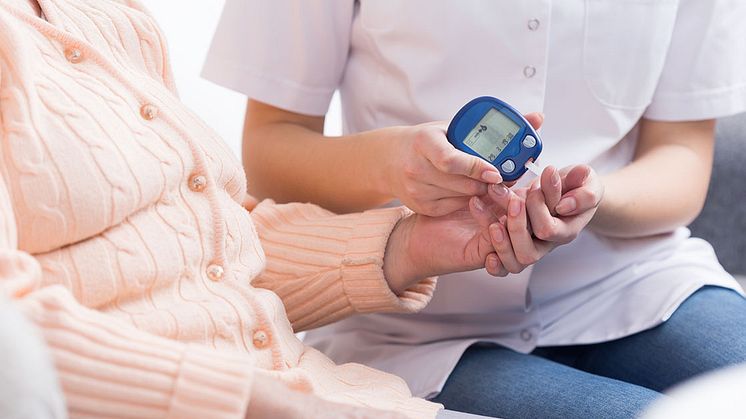 Undersköterskorna sköter läkemedelshanteringen på delegation av distriktssköterskorna. Deras huvudsakliga uppgift är att ge insulin. Foto: Getty Images 