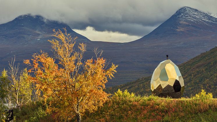 Riksbyggens världskända bastu Solar Egg på väg till Stockholm och Artipelag